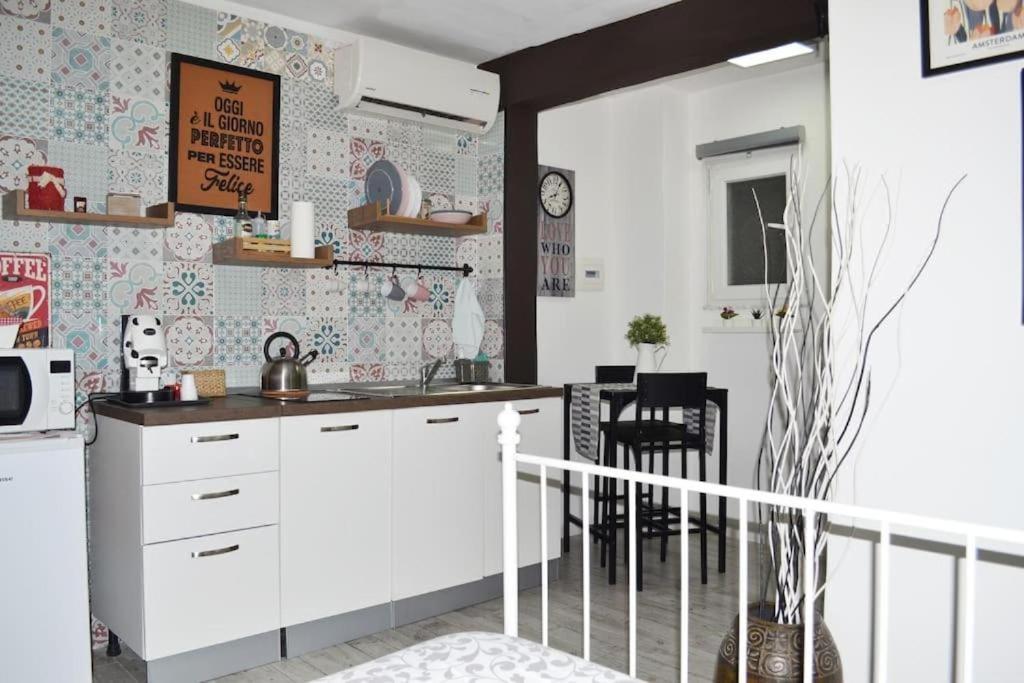 Casa Mya - Studio Flat Napoli Bagian luar foto
