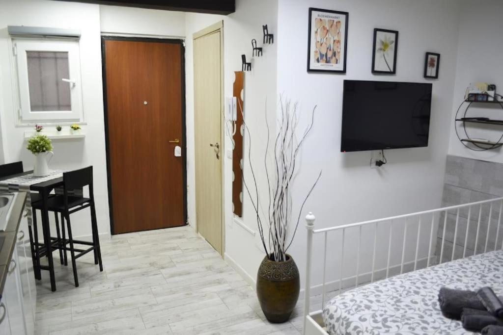 Casa Mya - Studio Flat Napoli Bagian luar foto