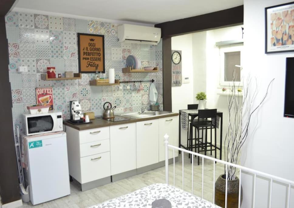 Casa Mya - Studio Flat Napoli Bagian luar foto