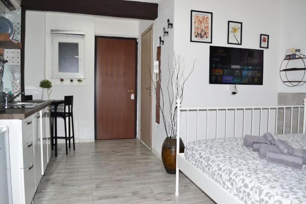 Casa Mya - Studio Flat Napoli Bagian luar foto