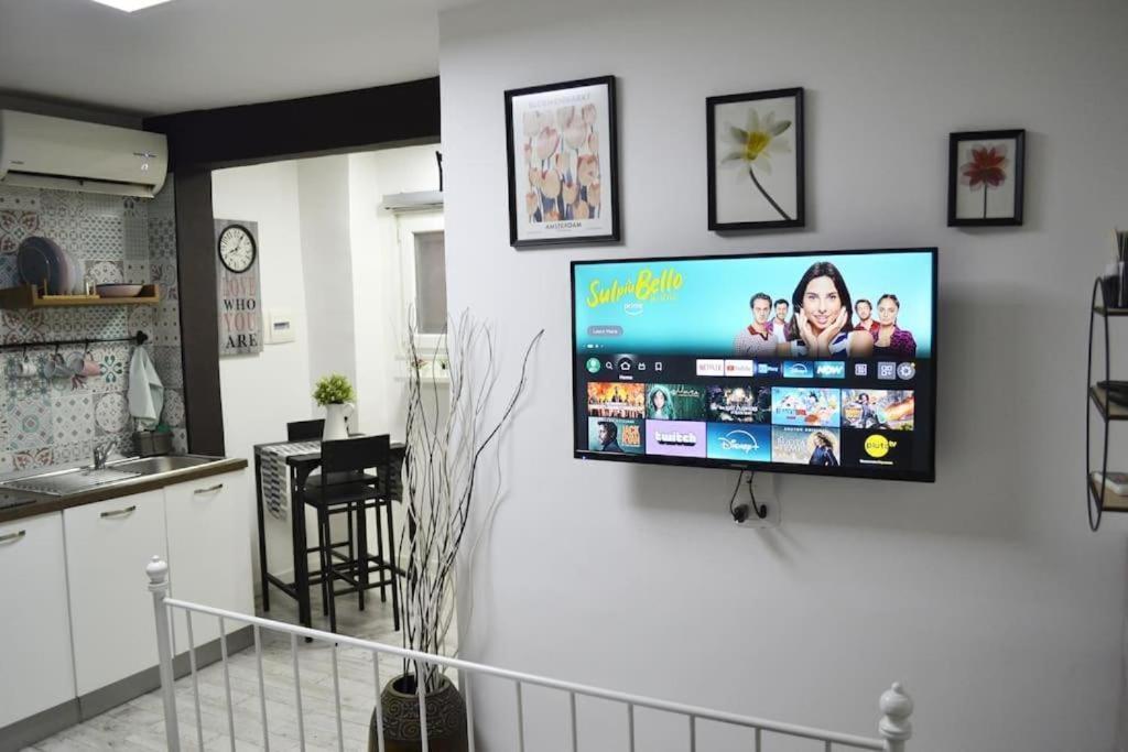 Casa Mya - Studio Flat Napoli Bagian luar foto